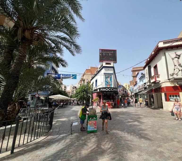 Appartement Apartamento céntrico y en primera línea de playa à Benidorm Extérieur photo